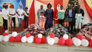 activite-du-conseil-regional-celebration-de-la-noel-mamadou-toure-donne-la-joie-aux-enfants-de-daloa