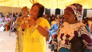 vavoua-les-femmes-autochtones-expriment-leur-reconnaissance-au-president-ouattara-et-a-leurs-elus